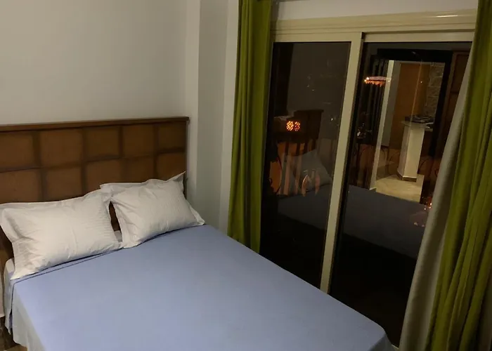 The Castle & 4*